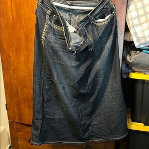 Stylish Denim Skirt with Embroidered Details